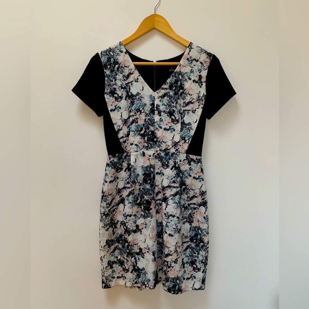 Club monaco fully lined crepe print block dress with taped exposed zipper detail